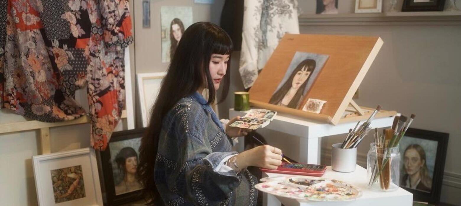 Florence Yuqing RI artist in studio